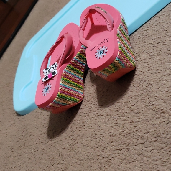 Slippers - Picture 3 of 3